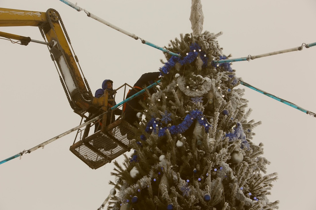 С середины декабря новогодние елки, установленные газовиками, будут дарить оренбуржцам праздничное настроение
