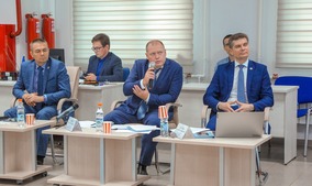 Александр Ефимов, Павел Ларёв и Евгений Лобачев на встрече со студентами и преподавателями ОГУ
