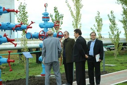 На Оренбургском нефтегазоконденсатном месторождении использовалось 12 типов фонтанных арматур, восемь из которых заняли свое место на постаментах