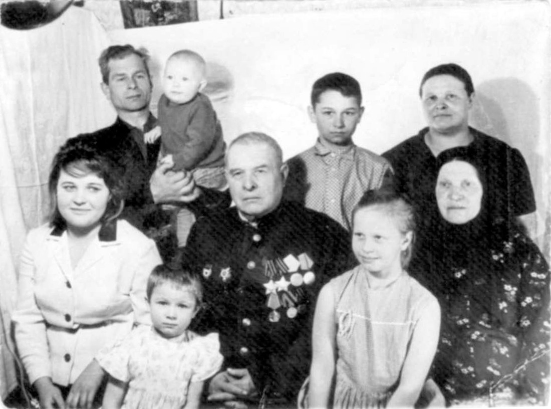 Егор Карпович с семьей
