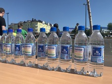 Вода со специальными этикетками для участников акции. 2022 год