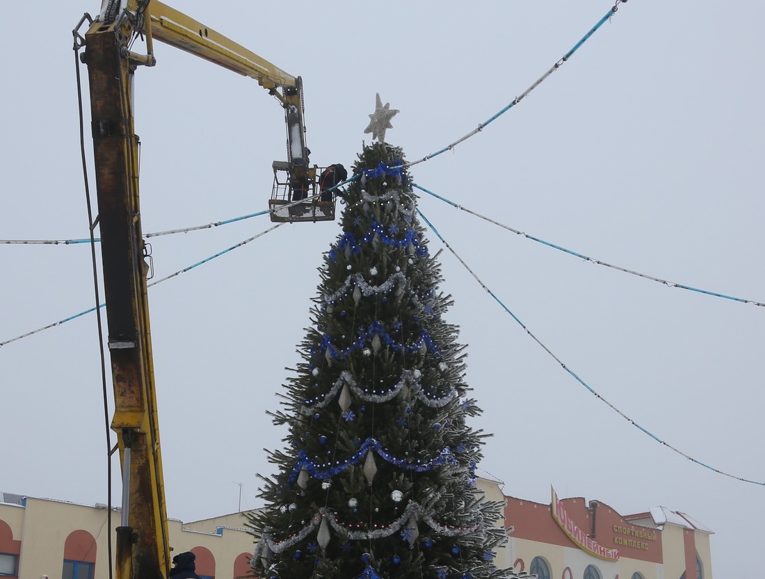 Газовики установят 8 новогодних елок в Оренбурге и в Оренбургском районе