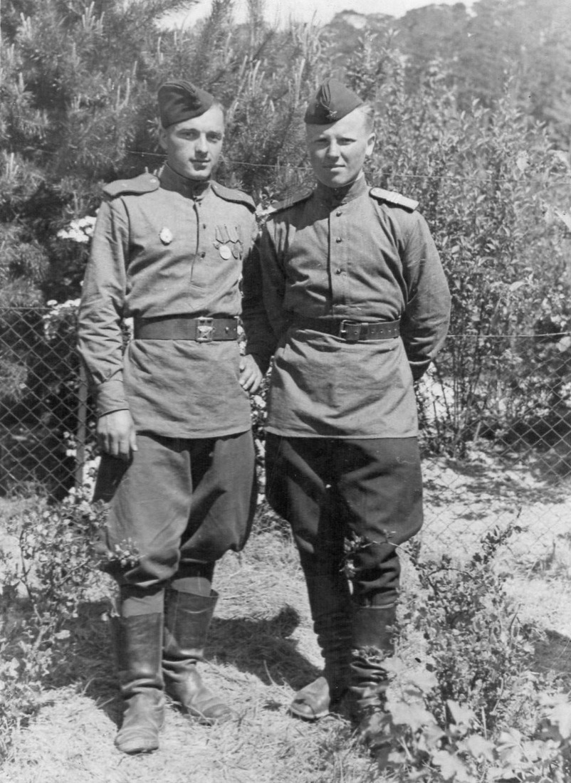 Александр Растегаев (слева), г. Крампниц, 12 мая 1946 года