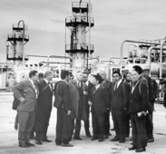 Министр газовой промышленности СССР Алексей Кортунов (в центре) на площадке УКПГ № 2. 1971 год