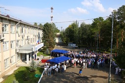 Церемония открытия памятной доски Рему Ивановичу Вяхиревоу состоялась 23 августа 2014 года. В этот день ему исполнилось бы 80 лет