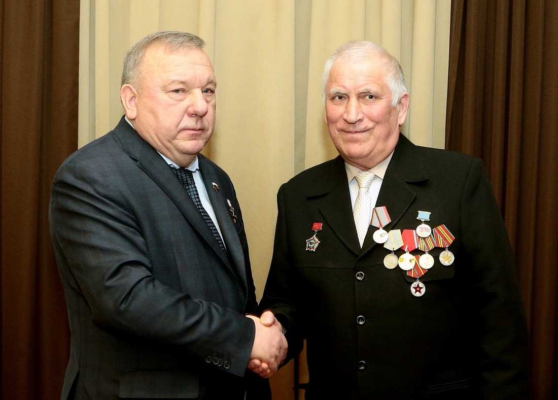 Анатолий Николаев получил юбилейную медаль