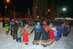 Новогодний хоровод в поселке Ростоши города Оренбурга