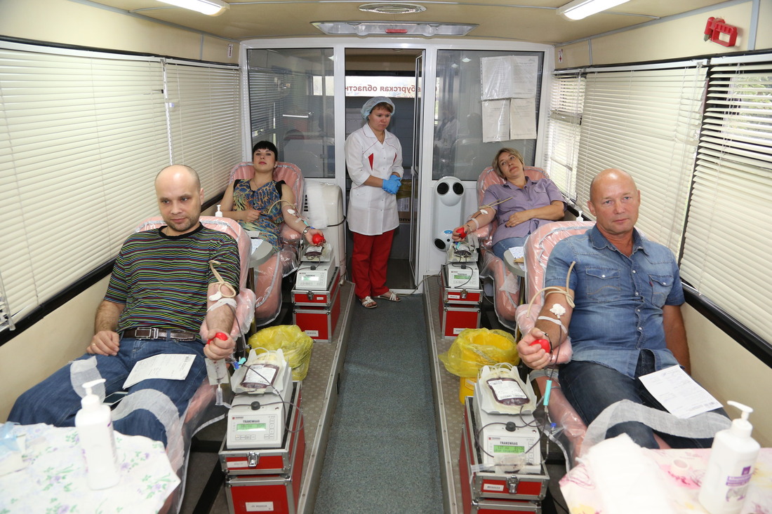 Ежегодно доноры гелиевого завода сдают порядка 500 литров крови, а это десятки спасенных человеческих жизней