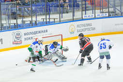 Владимир Кияев принял участие в матче сборной "Кубка вызова" с командой российских спортивных журналистов