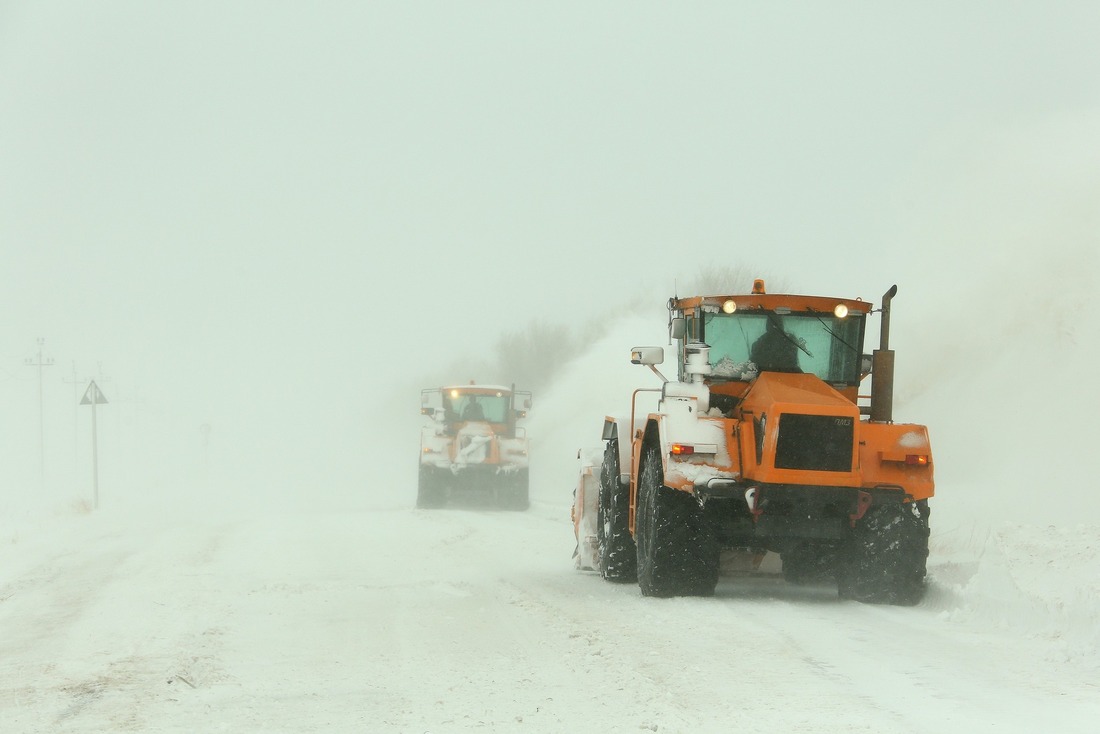 Производительность фрезерно-роторной машины до полутора тысяч тонн снега в час