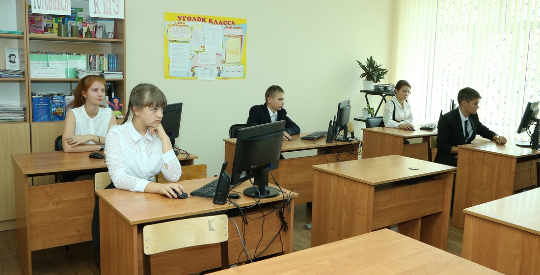 Школьники села Струково с удовольствием заняли места в обновленном компьютерном классе
