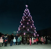 Одна из самых красивых елок Оренбурга — возле Дворца культуры и спорта "Газовик"