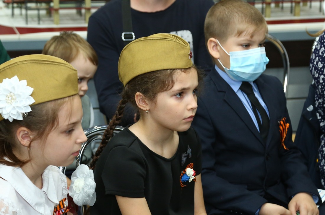 Дети слушают рассказы ветеранов о войне