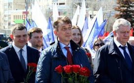 Олег Николаев с коллегами возложили цветы к памятнику Юрию Гагарину