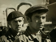 Монтажник Ю.Бражников и бригадир У.Хабриялов на УКПГ № 7, 1973 год
