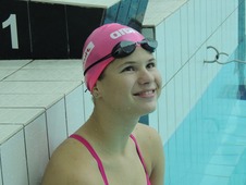 Воспитанница детско-юношеской спортивной школы Дворца "Газовик" Мария Каменева стала чемпионкой мира по плаванию. Фото 2015 года