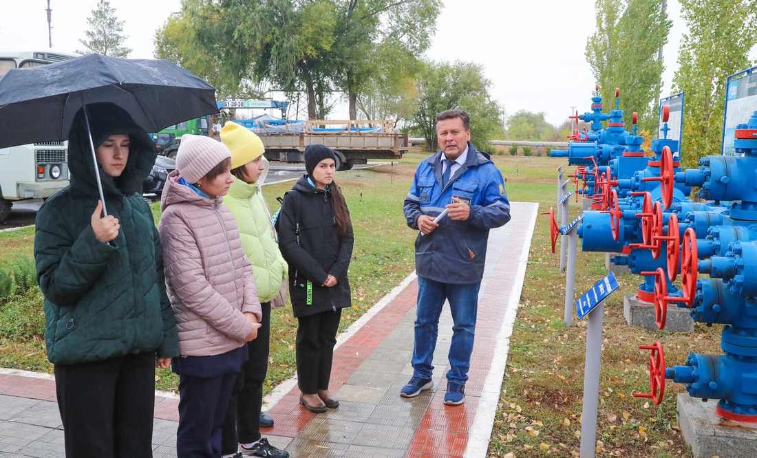 Ученики "Газпром — класса" в музее фонтанных арматур