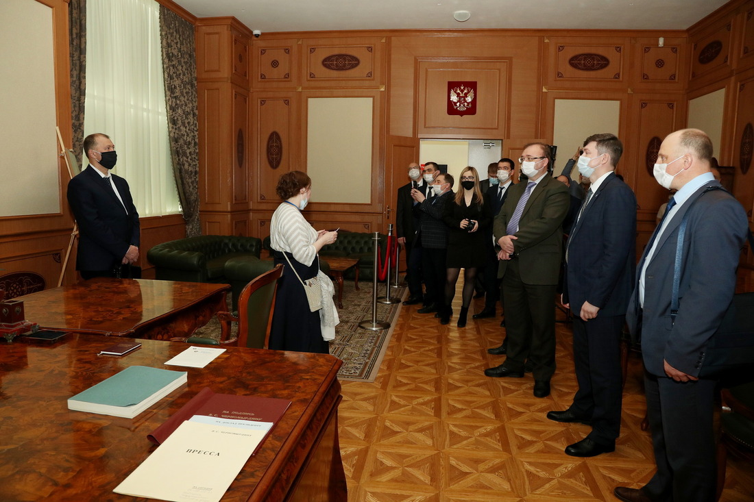 В музее воссоздан кабинет, в котором работал Виктор Черномырдин в качестве Председателя Правительства Российской Федерации