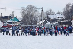 На старте участники соревнований в поселке Переволоцком