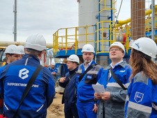 Заместитель начальника управления ООО «Газпром инвест» Иван Вырышев сделал  много пометок в блокнот относительно проектно-технических решений, их оптимизации