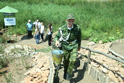 Участвуя в благоустройстве источника, школьники из Нижней Павловки учились заботиться о природе