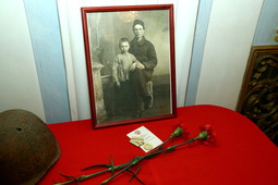 На фотографии Василий Дигин с сыном Анатолием