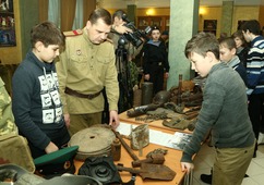 Выставка предметов вооружения и солдатского быта, обнаруженных в ходе раскопок на местах сражений