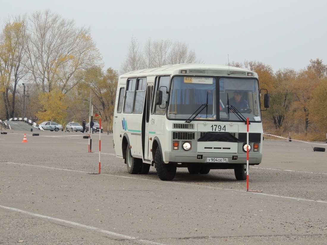 Фигурное вождение на автодроме