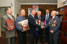 В свой день рождения ветеран Николай Владимирович Копытов встретил гостей в приподнятом настроении