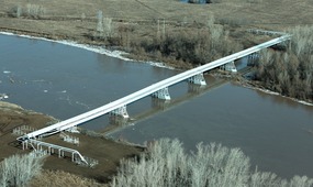 Воздушный переход трубопровода через реку Урал