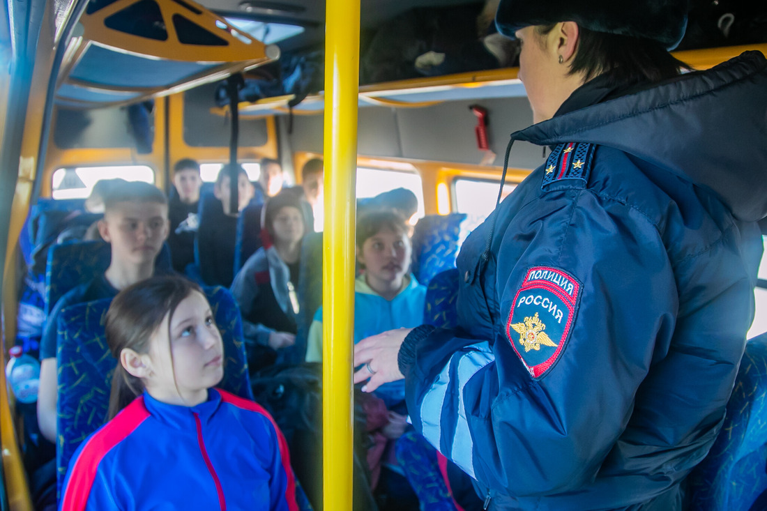 Юным пассажирам автобуса напомнили о правилах безопасности