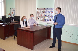 Беседу о развитии культуры безопасности с молодыми работниками управления провел специалист по охране труда Виталий Андреев