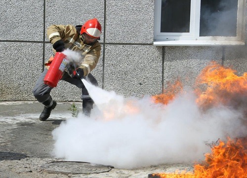 Персонал Общества и сторонних организаций, выполняющих работы на территории объектов предприятия, проходит обучение мерам пожарной безопасности