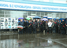 На митинг памяти Виктора Черномыдина собралось несколько сотен человек