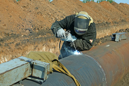 На четвертой нитке конденсатопровода «Оренбург-Салават-Уфа» сваривают участок трубопровода длиной 74 метра, который врежут после гидравлических испытаний