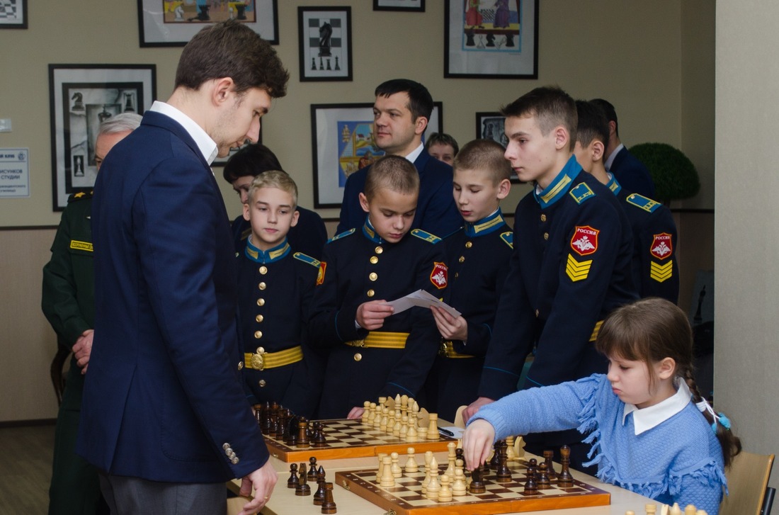 9-летней Анне Шухман действующий чемпион мира Сергей Карякин предложил завершить партию вничью