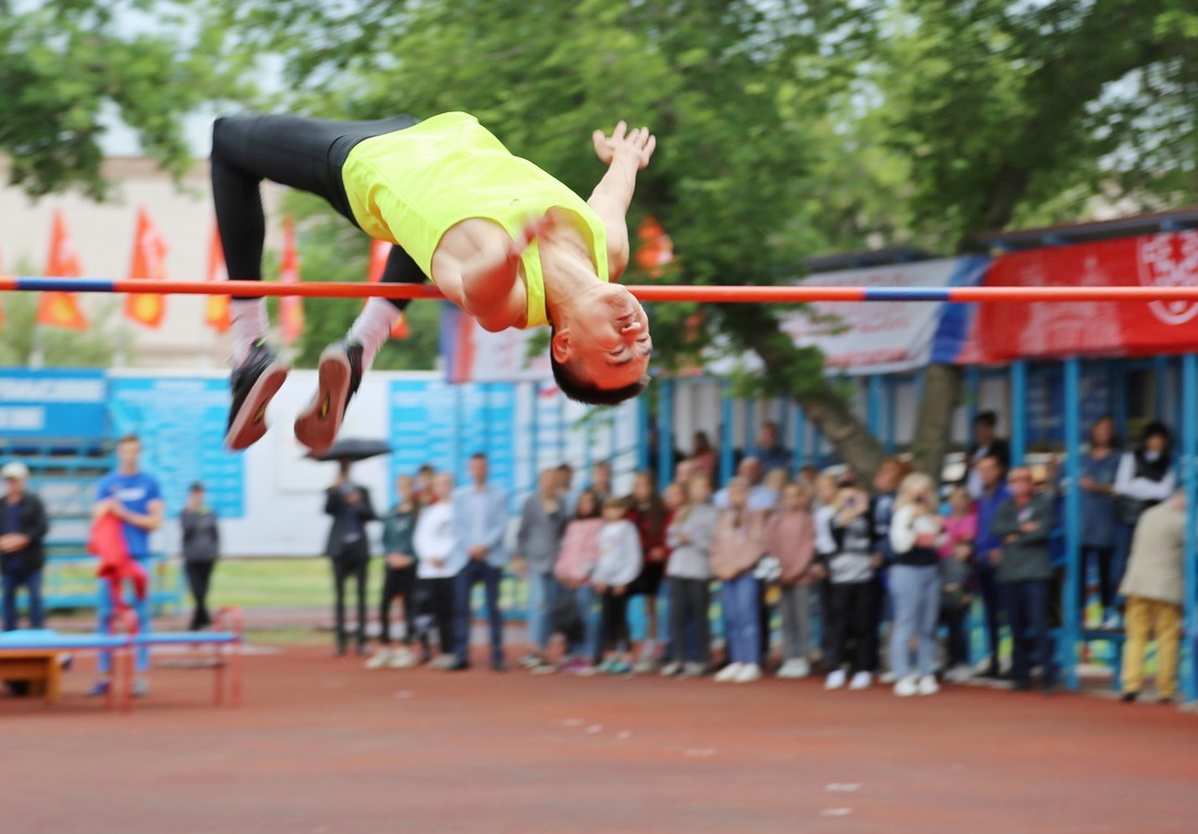 Оренбуржец Роман Вархутдинов, прыгнув 215 см, занял второе место в своей возрастной категории