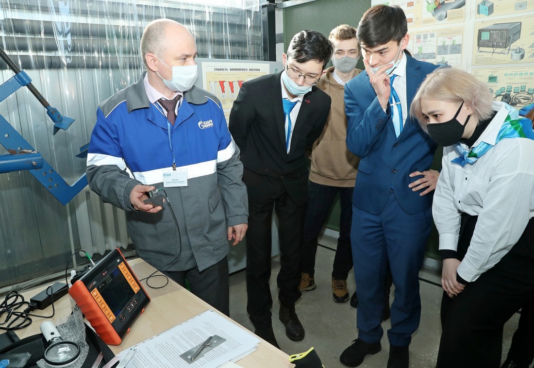 Учащиеся "Газпром-классов" в учебно-производственном центре