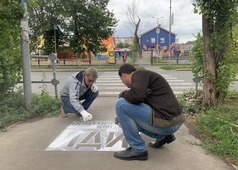 На 30 пешеходных переходах в Оренбурге нанесены предупреждающие надписи. 2022 год