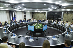 Взрослые и юные участники мероприятия встретились в Оренбурге за круглым столом