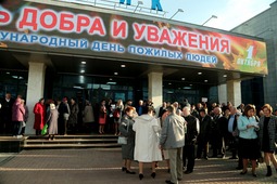 Во Дворце культуры и спорта "Газовик" состоялся торжественный вечер для старшего поколения газовиков