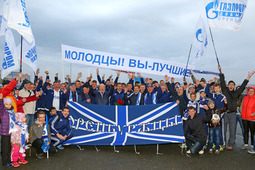 Руководство и болельщики клуба встречали футболистов в аэропорту города Оренбурга