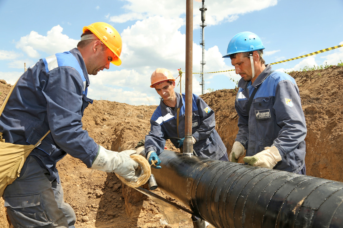 Изоляция обновленного трубопровода, июнь 2015 года