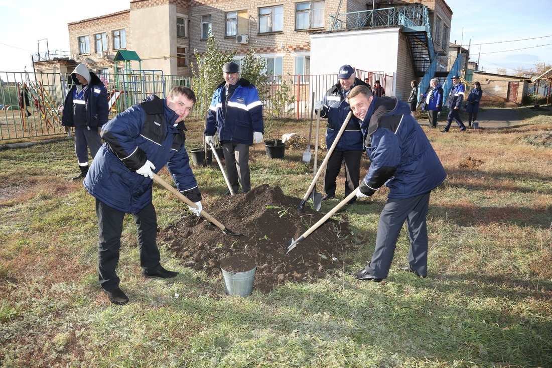 Газовики провели подготовку к высадке деревьев