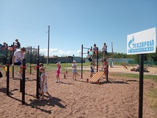 Многофункциональная площадка для занятий спортом установлена на средства некоммерческого партнерства «Газпром в Оренбуржье»