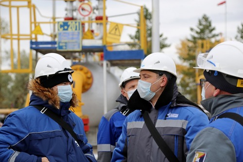 Специалисты ПАО "Газпром" на объектах ООО "Газпром добыча Оренбург"