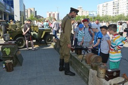 Кроме техники времен Великой Отечественной войны, на выставке было представлено оружие и предметы солдатского быта