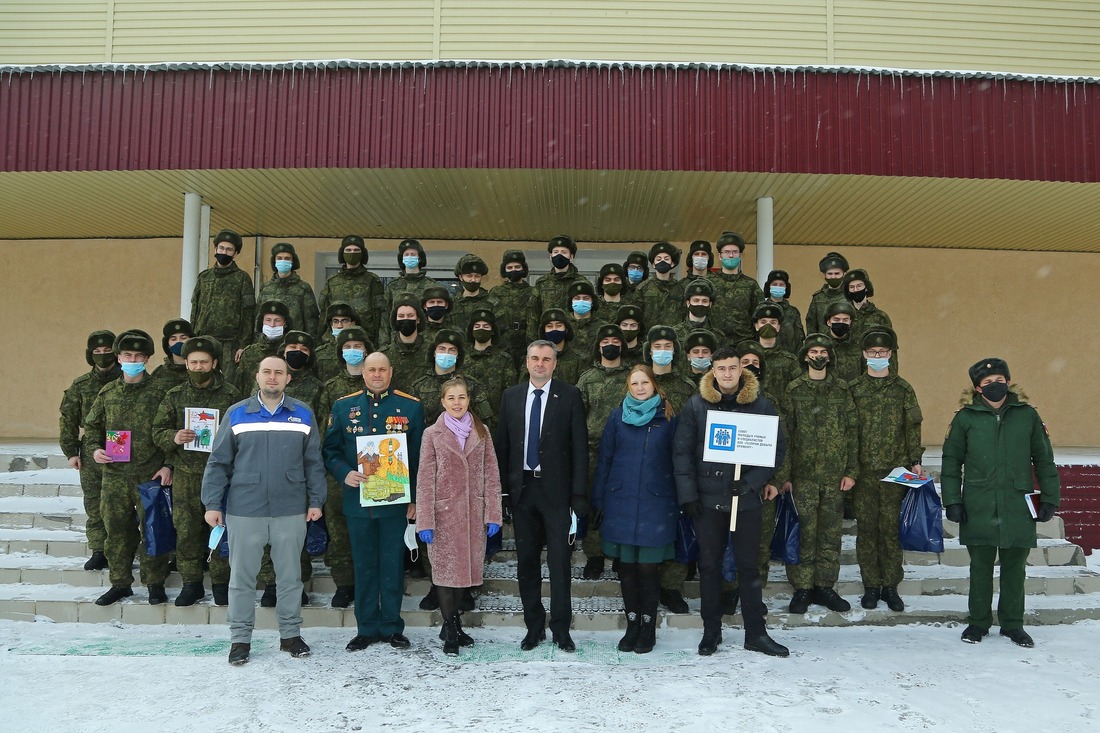 Представители ООО "Газпром добыча Оренбург" и войсковой части