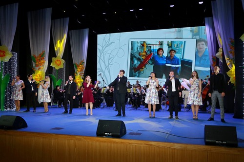 Торжественный вечер, посвященный Международному женскому дню, прошел во Дворце культуры и спорта "Газовик"