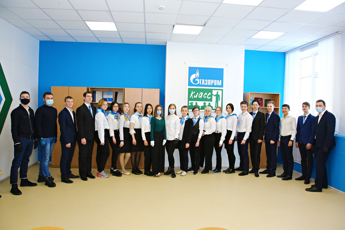 Учащиеся «Газпром-класса» МОБУ «Черноотрожская СОШ» и представители Совета молодых учёных и специалистов ООО «Газпром добыча Оренбург». 2021 год